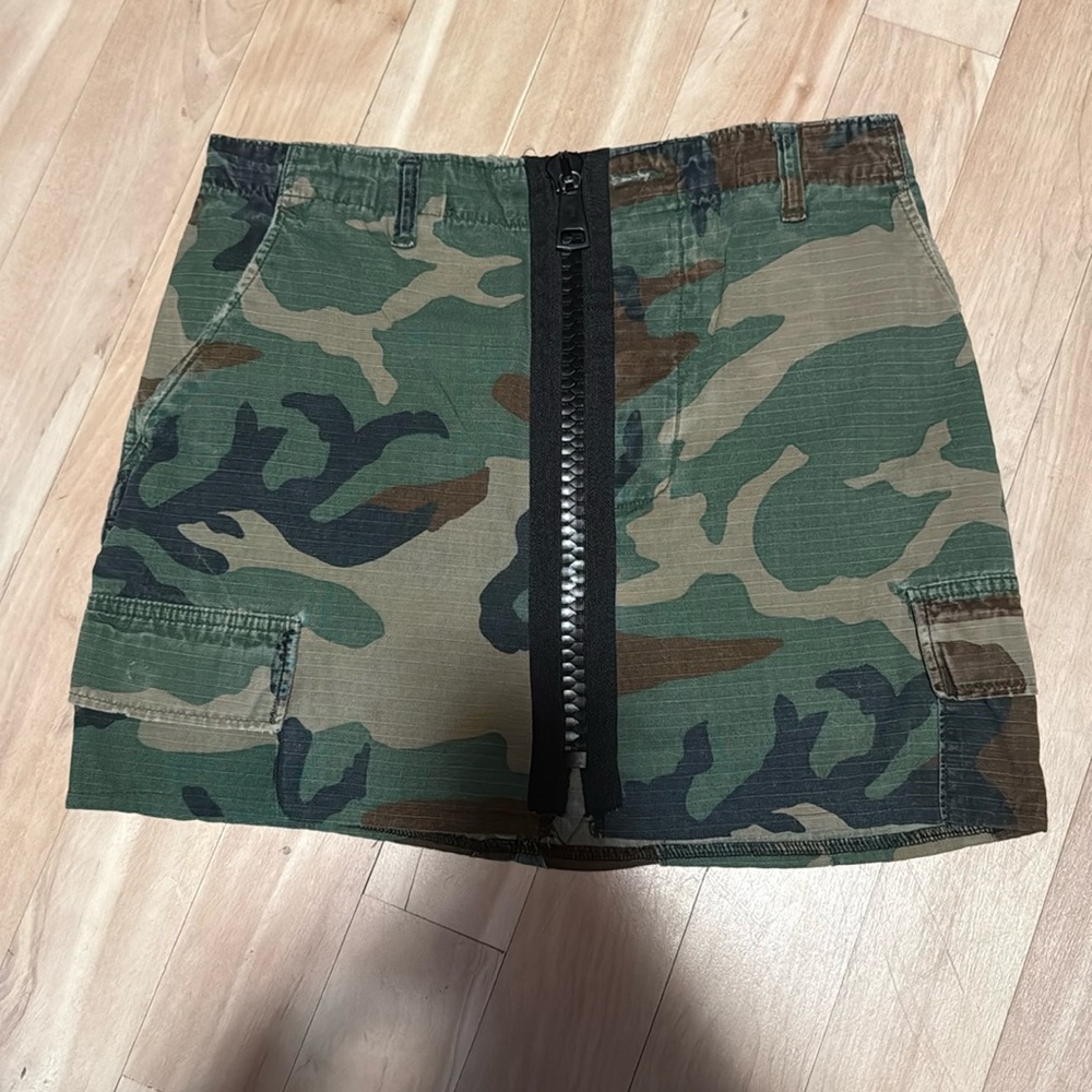 LF furst of a kind camo zipper front mini skirt